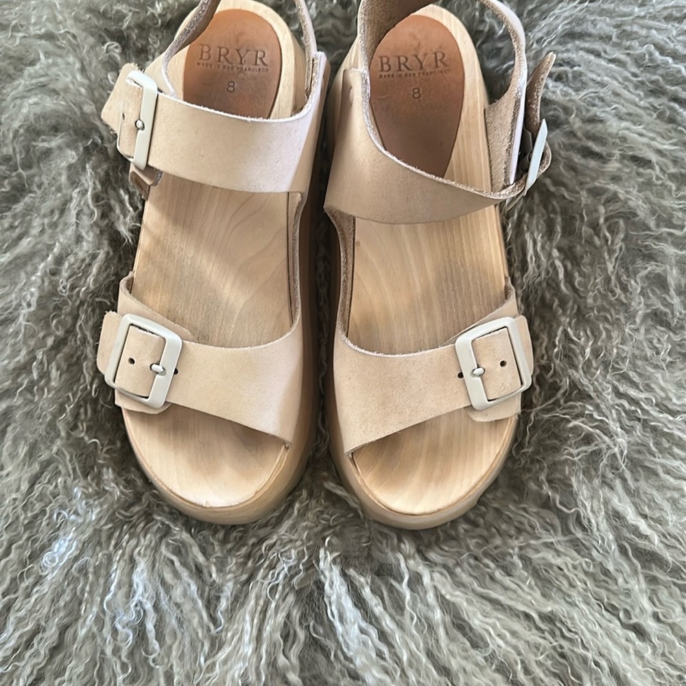 Bryr Tan Cream Sandals with Adjustable Straps and Cork Sole